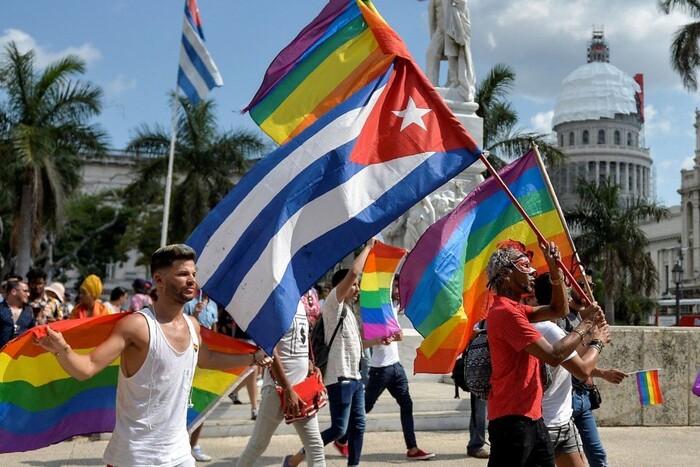 Влада Куби легалізувала одностатеві шлюби