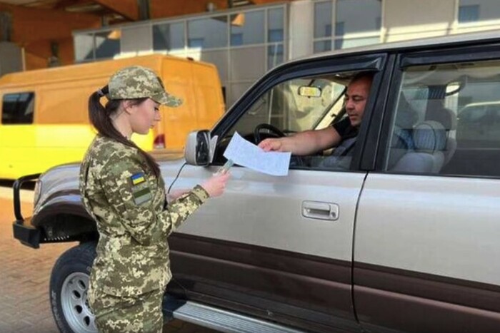 Держприкордонслужба оновила правила виїзду чоловіків із України