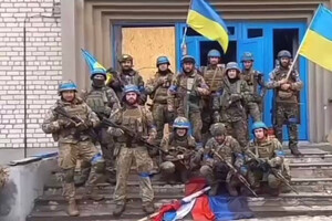 Поселок Новоселовка находится в 148 км от Донецка