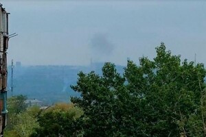 У районі заводу «Азовмаш» після вибухів здійнявся стовп диму