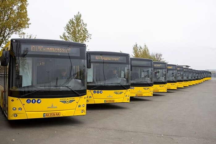 Київ передасть пасажирські автобуси Дніпру, який постраждав від обстрілів