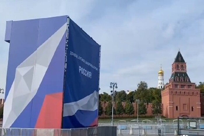 Путін готує «святкове звернення». Перші кадри з Красної площі 