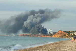 У Криму у районі аеродрому «Бельбек» згорів російський літак