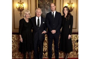 Інтернет-користувачі розкритикували новий офіційний портрет королівської сім'ї