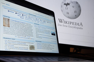 Читачі Вікіпедії в Україні дедалі рідше обирають статті російською мовою