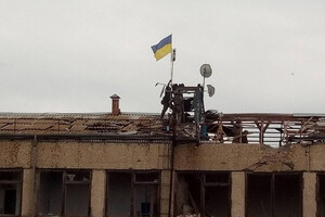 Воины установили украинский флаг на высшей точке Миролюбовки