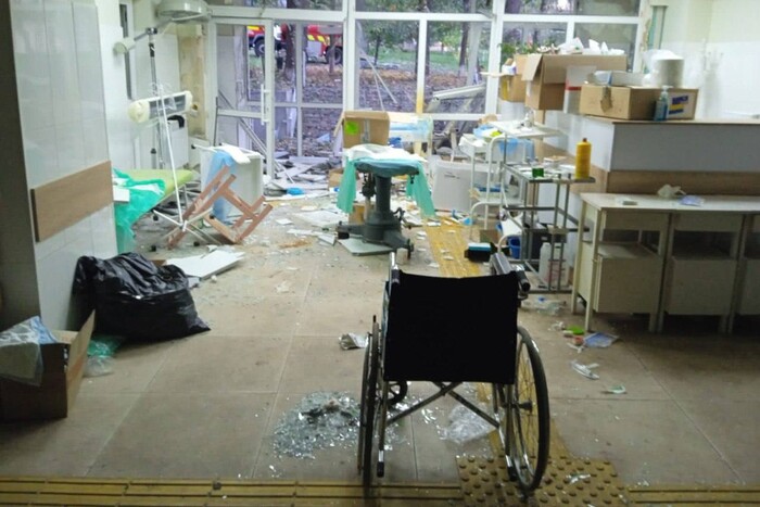 Окупанти вдарили ракетами по медзакладу на Харківщині: є загиблі та поранені (фото)