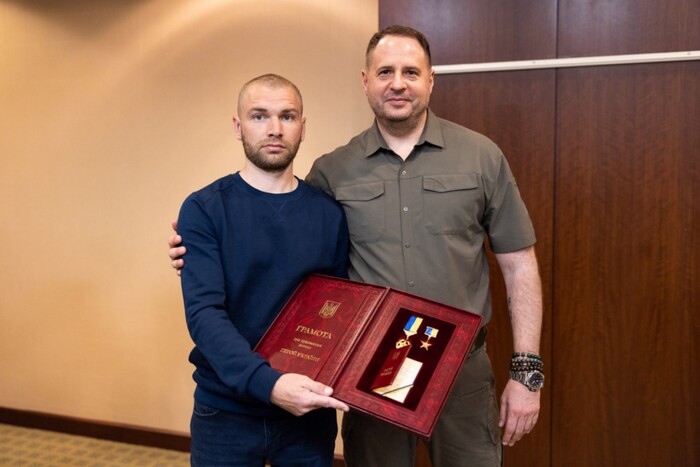 Герої України. Захисники Маріуполя отримали почесні ордени
