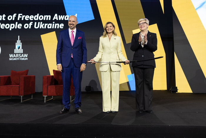 Зеленська від імені народу України отримала польську Премію лицаря свободи