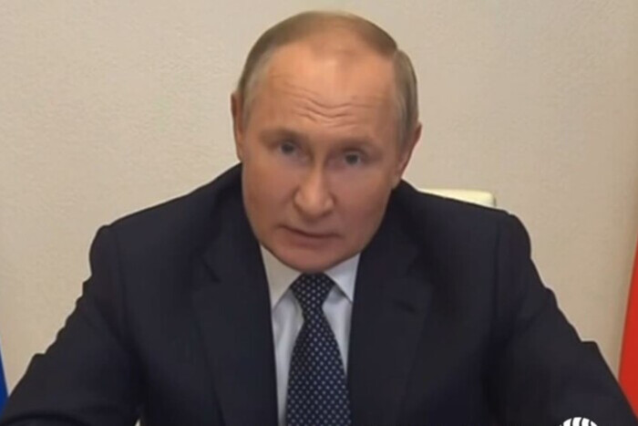 Путин и ручка. Диктатор странно вел себя, когда говорил о будущем Донбасса (видео)