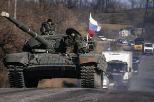 Военные эксперты предполагают, что российских военнослужащих и технику перебросили в оккупированную Луганщину