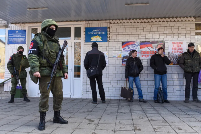 На чоловіків в окупованому Луганську влаштували полювання (відео)