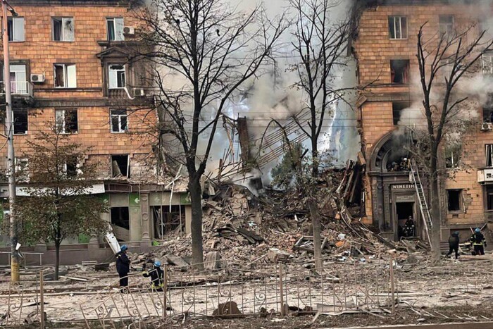 Окупанти випустили по Запоріжжю сім ракет: фото жахливих руйнувань