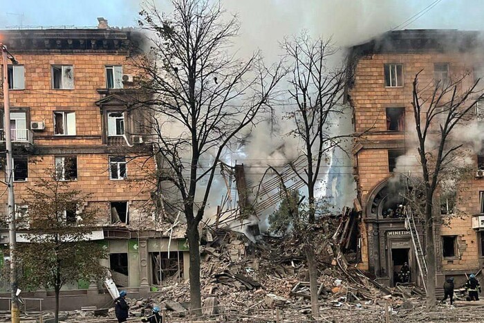 Ракетна атака на Запоріжжя: є загиблі, трирічну дитину ушпиталено (фото, відео)