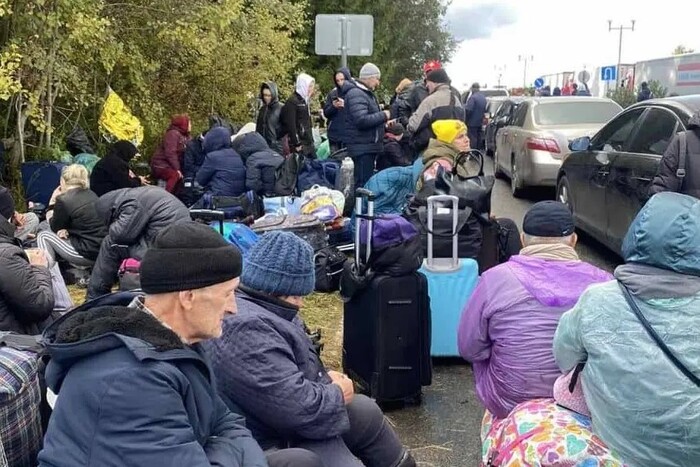 Росіяни вивезли у невідомому напрямку українських біженців біля кордону з Естонією