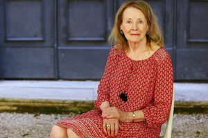 Анни Эрно 82-летняя французский писатель, профессор литературы