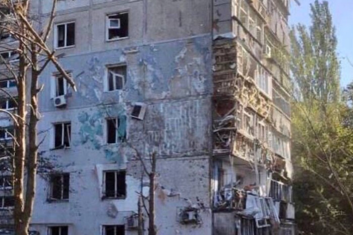 Ракетна атака на Запоріжжя: зруйновано багатоповерхівку, є постраждалі