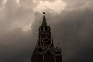 Над Кремлем збираються грозові хмари