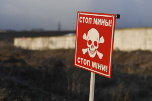 В тимчасово окупованому селі на Запоріжжі двоє дітей загинули від вибуху російської міни