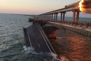 На Кримському мосту зруйнована автосмуга та залізнична гілка (фото)