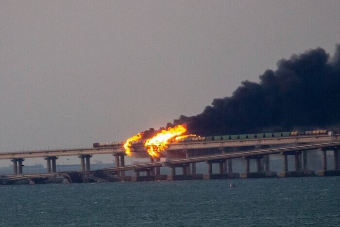 Пожар на Крымском мосту: новые видео