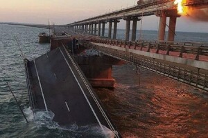 Вибух та масштабна пожежа на Кримському мосту стали головною новиною цього ранку