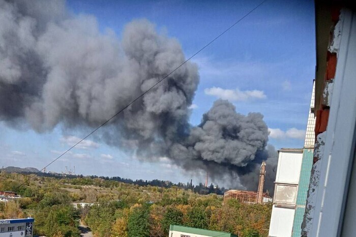 В оккупированном Донецке – масштабный пожар после взрывов