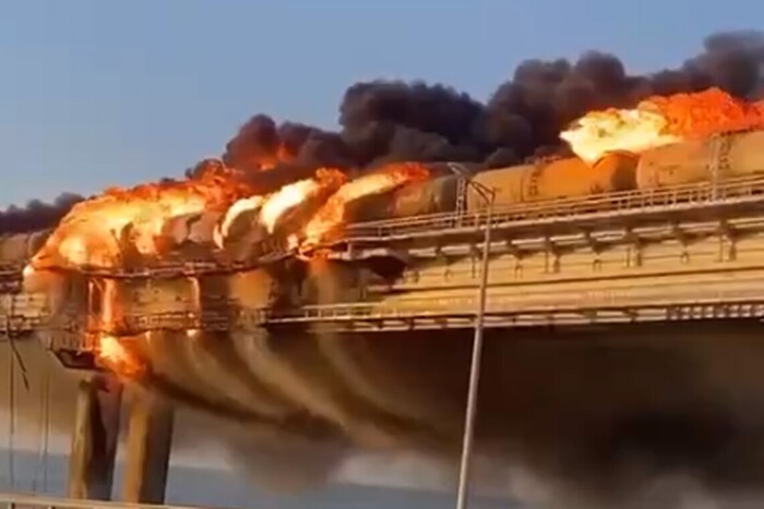«Усе вказує на російський слід»: Подоляк про вибух на Кримському мосту