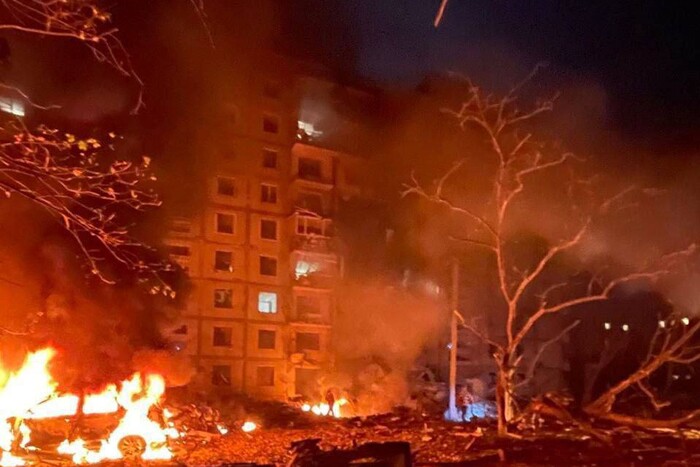 Окупанти вдарили по багатоповерхівці в Запоріжжі: є постраждалі