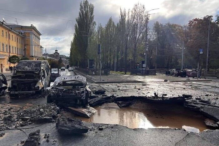 Київ: рашисти влучили в об'єкти критичної інфраструктури і міст (фото, відео) 