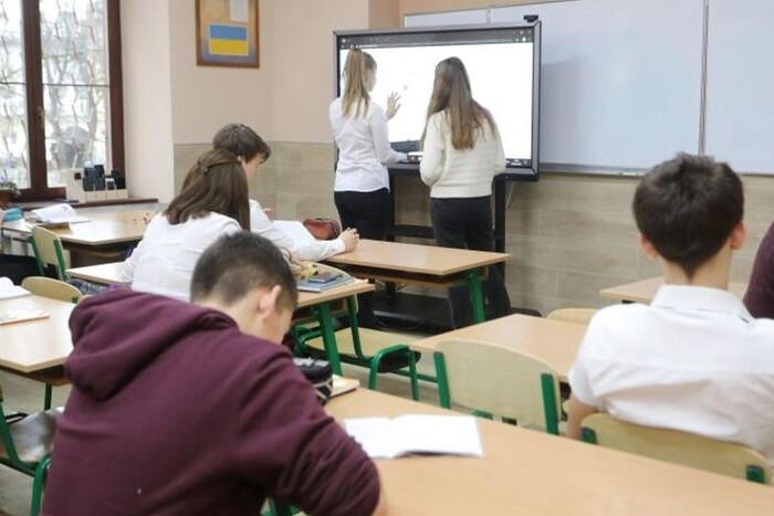 Садовий повідомив, як працюють школи у Львові після обстрілу 