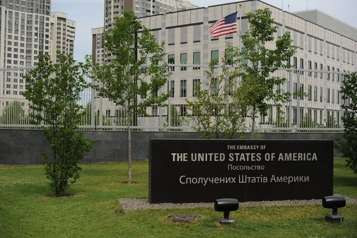США закликають своїх громадян терміново залишити Україну