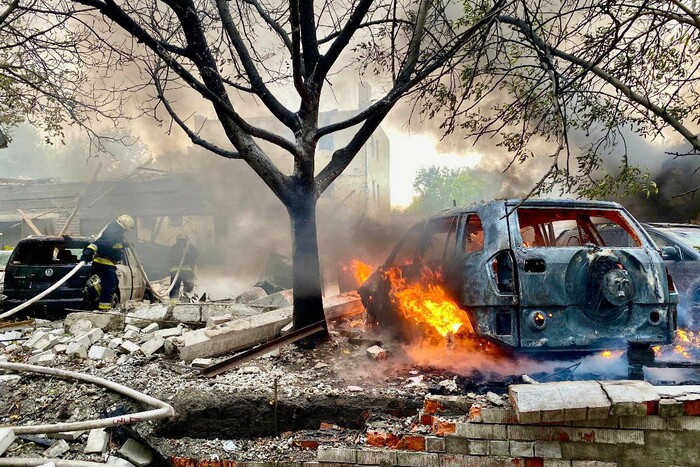 Удар по Дніпру: четверо загиблих, жахливі руйнування (фото, відео)