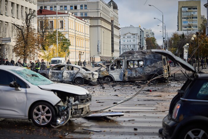 Зеленський показав наслідки ракетної атаки рашистів (фото)