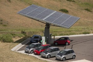 GM має намір конкурувати з Tesla на ринку систем зберігання енергії та сонячних панелей