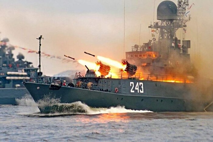 Росія вивела у Чорне море більше десятка кораблів та катерів