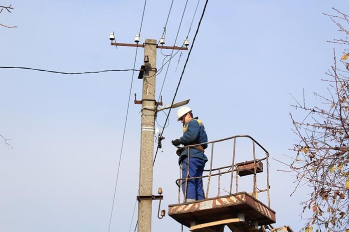 Влада закликала жителів кількох областей економити електрику: перелік