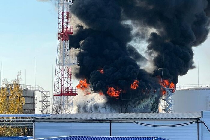 У Бєлгороді чергова «бавовна»: горить нафтобаза (фото)