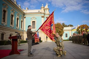 Зеленський вручив Бойові прапори силам ТрО