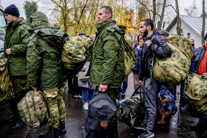 Мобілізованих росіян відправляють воювати в цивільному одязі