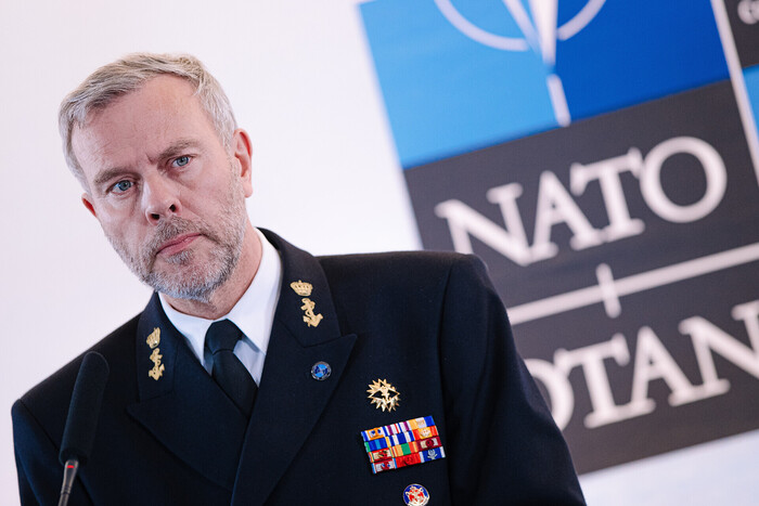 Посадовець НАТО посперечався з китайським дипломатом через війну в Україні