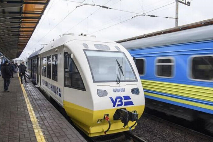 Укрзализныця запустила продажу месячных абонементов на пригородные поезда и киевскую электричку