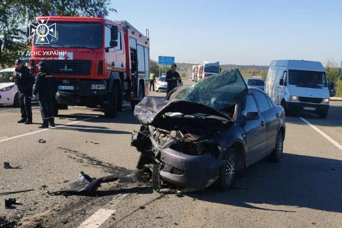 Потрійна ДТП на Дніпропетровщині: одна людина загинула, п'ятеро травмованих 
