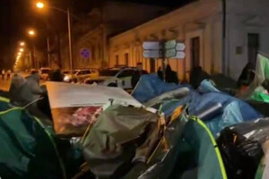 Правоохранители снесли палатки протестующих