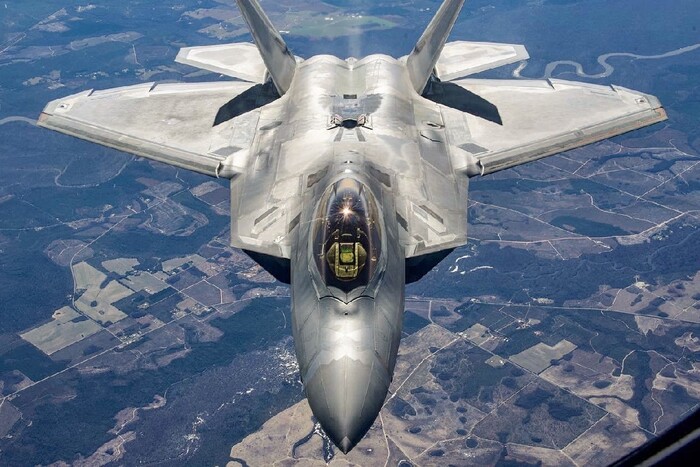 Планові навчання НАТО? США перекинули винищувачі F-22 до Нідерландів