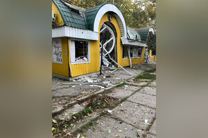 Внаслідок атаки РФ у Миколаєві був зруйнований житловий будинок і квітковий ринок