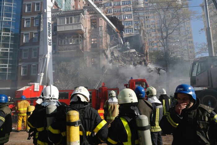 Обстрел жилого дома в Киеве: из-под завалов достали еще одно тело