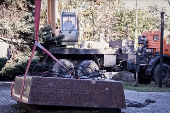 У Маріуполі окупанти знесли пам’ятник жертвам Голодомору (відео) 