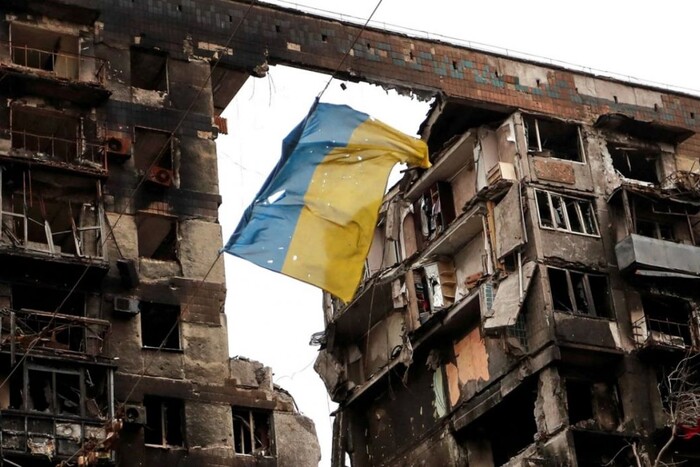 З флагштоків окупованого Маріуполя зникли російські прапори (фото)
