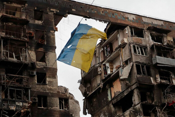 С флагштоков оккупированного Мариуполя исчезли российские флаги (фото)